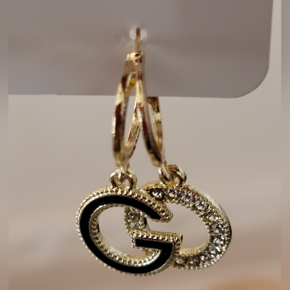 DOUBLE G LETTER EARRINGS. - Picture 4 of 10